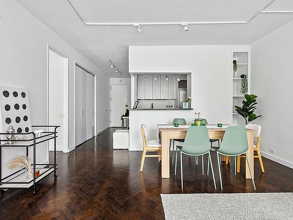 2nd image of 15 W 53rd St #31C