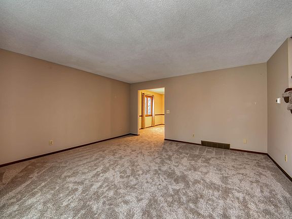 5th image of 813 Timbercrest Dr