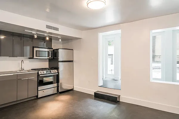 Rented by REAL New York | media 3