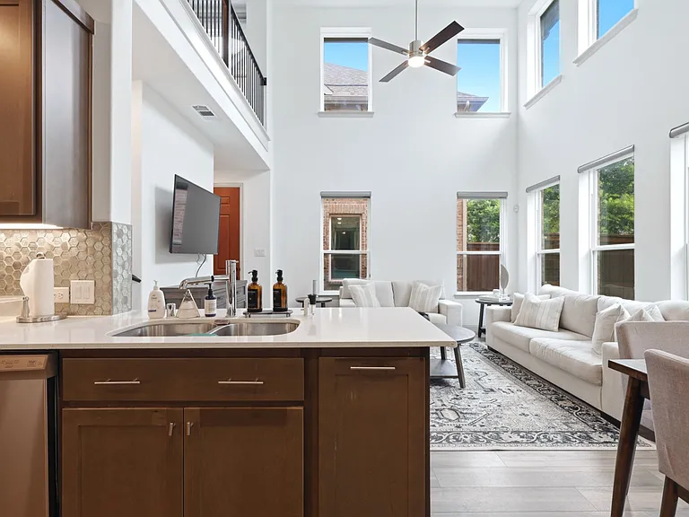 1004 Mikaela Dr — Photo 12