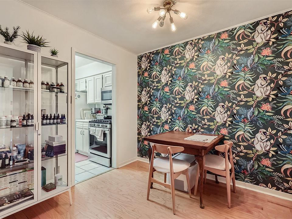Dining area/ breakfast nook