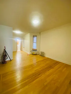 Rented by Bond New York | media 3