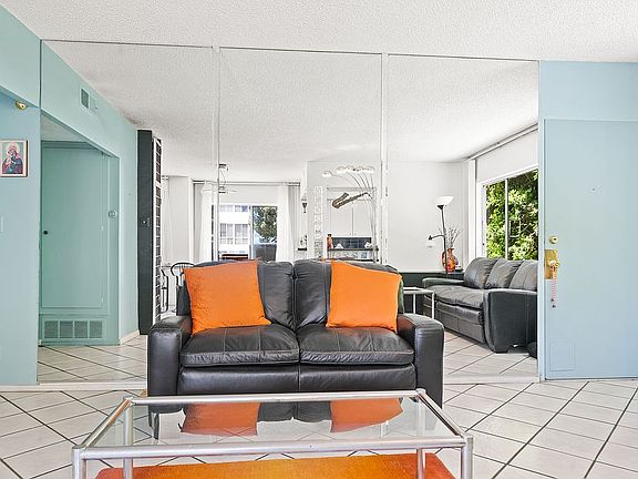 5th image of 808 5th St APT 1