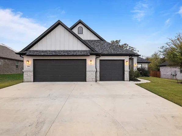 200 Lakeview Cir, Pilot Point, TX 76258