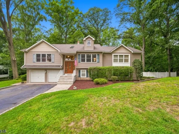 66 Woodside Ave, Hawthorne Boro, NJ 07506