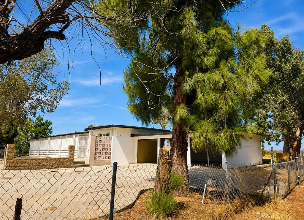 3 bed, 2260 sqft, $3,899 — Photo 1