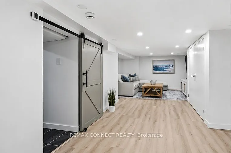 60 Woodbury Rd — Photo 35