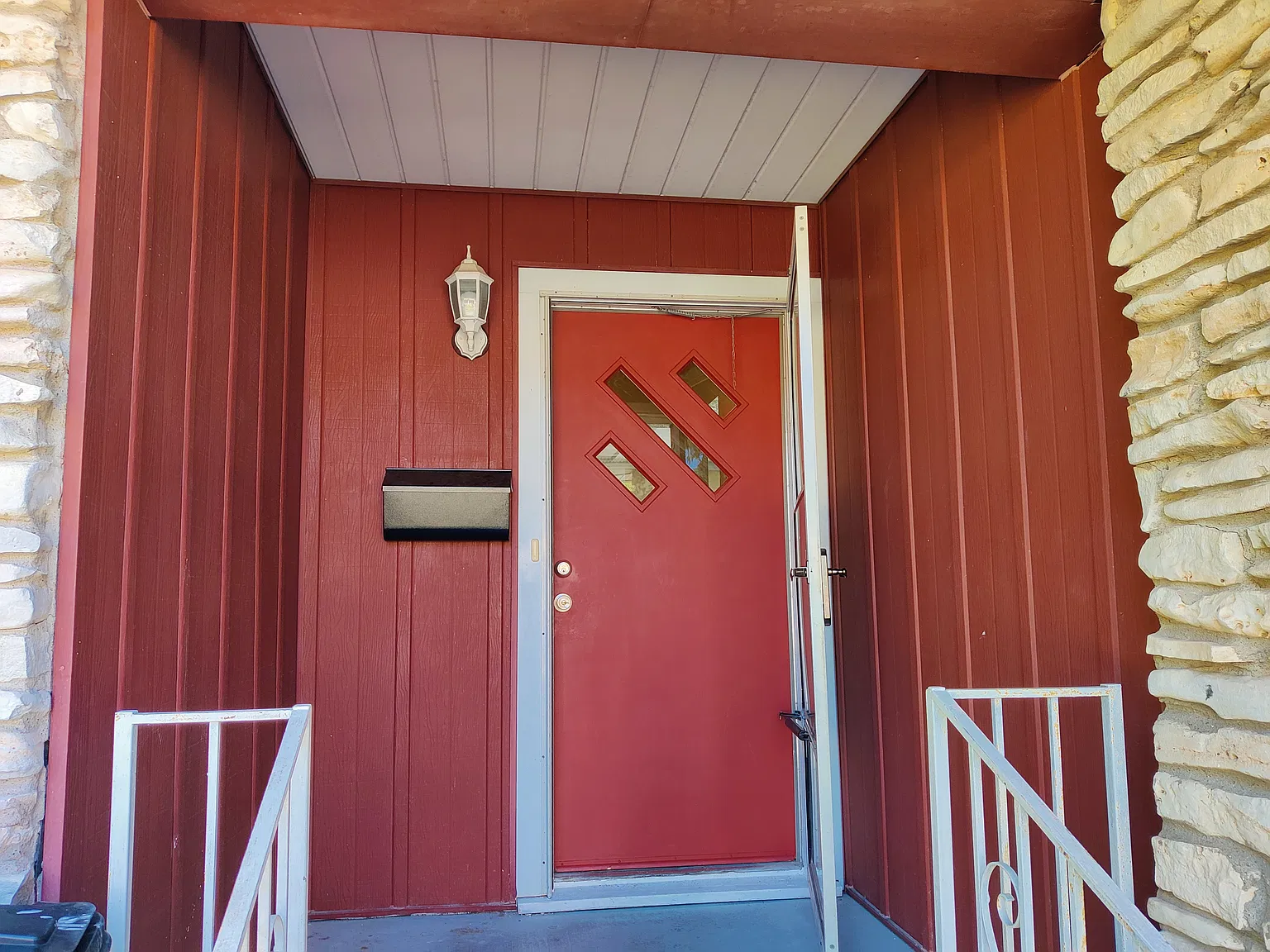 3 bed, 1236 sqft, $1,500 — Photo 2