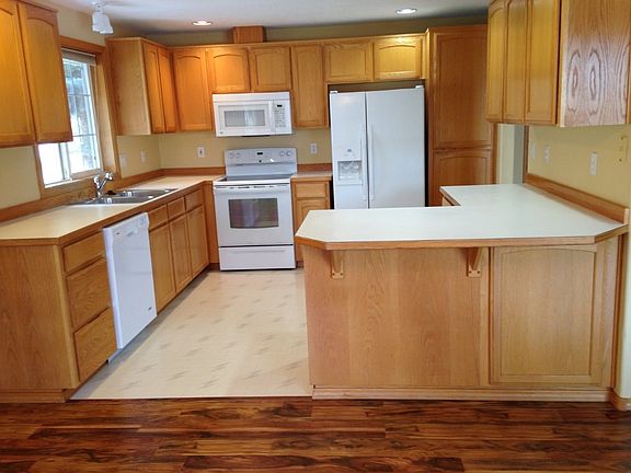 Kitchen with breakfast bar