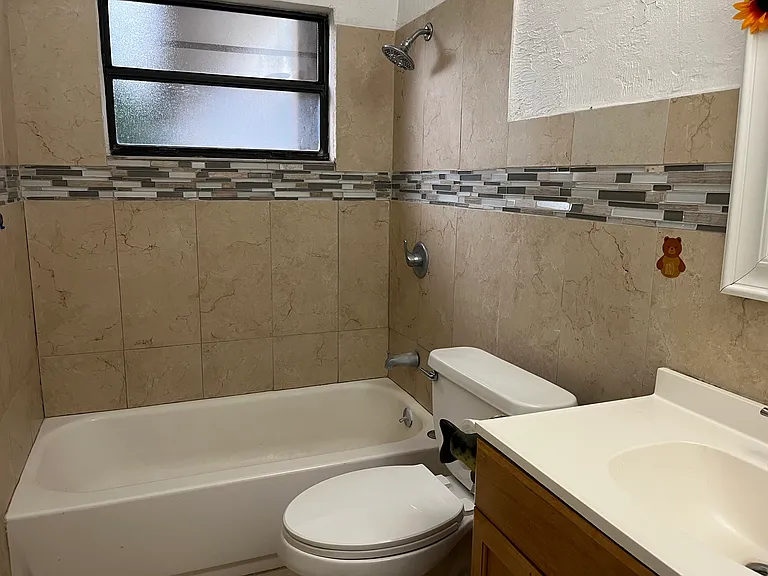 402 Edwin St — Photo 12