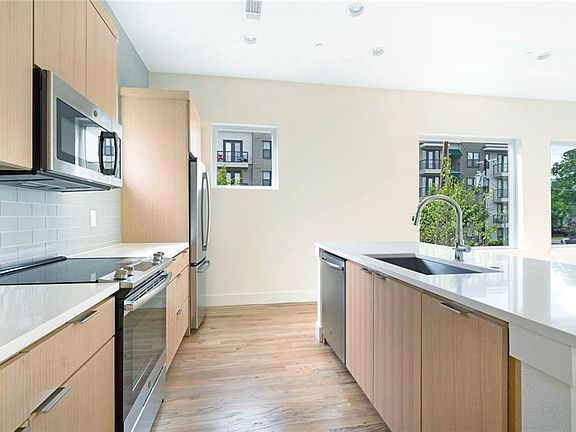 5th image of 5022 Belmont Ave