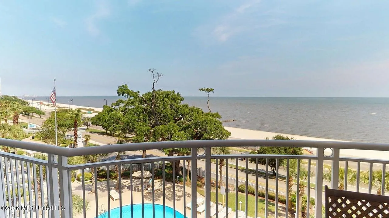 2 bed, 2.0 bath, 1069 sqft, $2,650 — Photo 2
