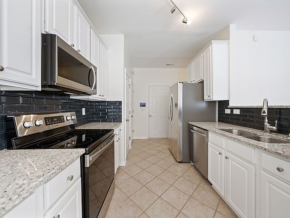 5th image of 23 Keswick Ct