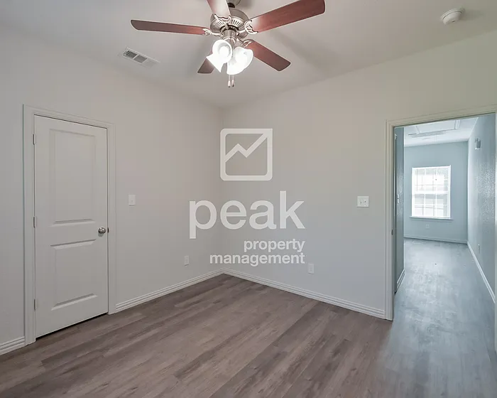 2034 Brookes St — Photo 13