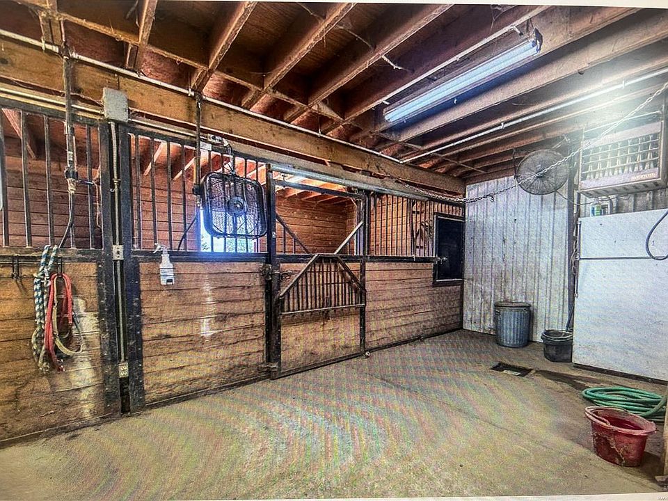 2nd image of 19341 Goldenwood Rd