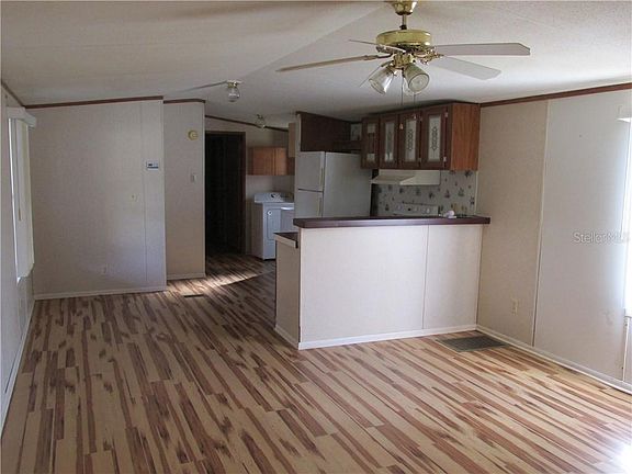 5th image of 104 Emerald Ave S
