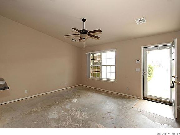 2nd image of 27 W Fairlane Pl