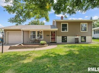 2301 Ridge Dr, Davenport, IA 52804