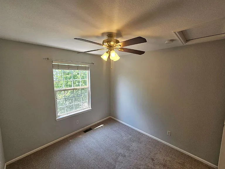 1124 W Mulberry Ln — Photo 15