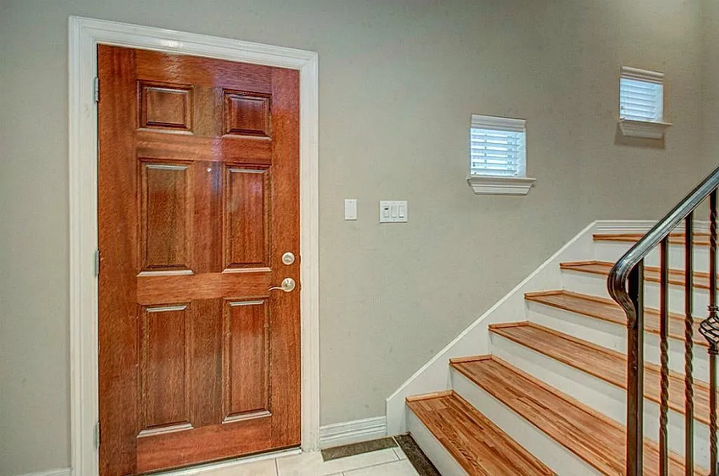 3 bed, 3.5 bath, 2152 sqft, $2,700 — Photo 2