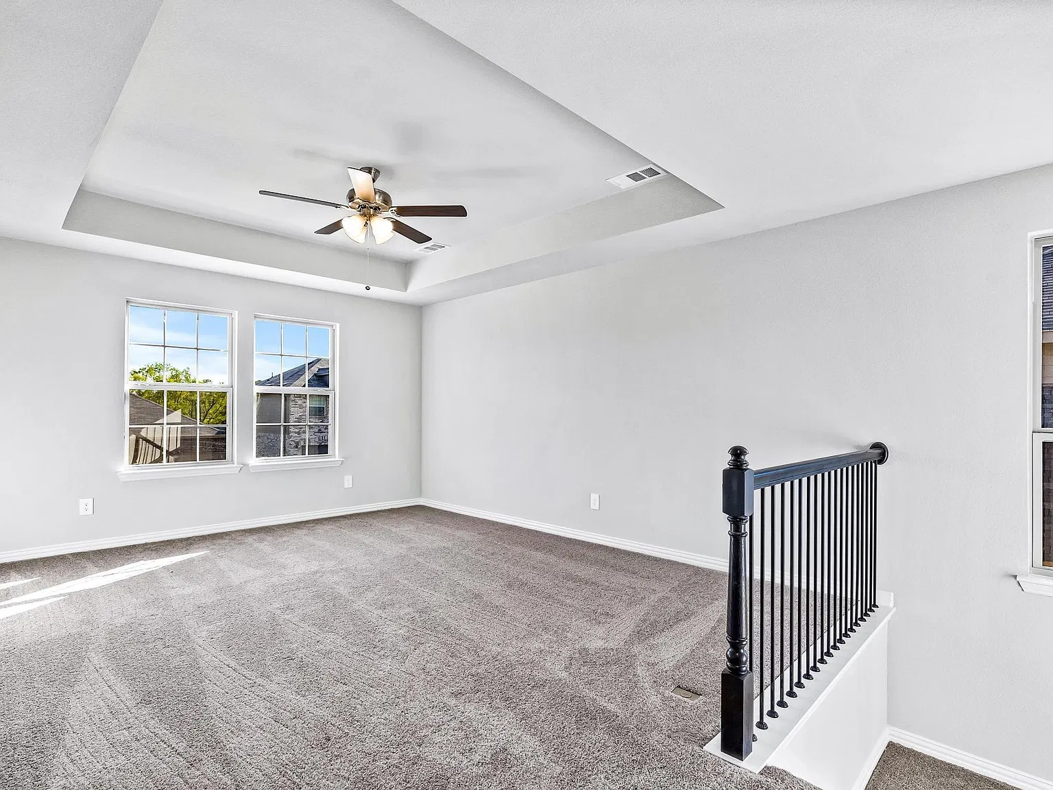 5 bed, 2494 sqft, $2,650 — Photo 3