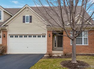 1824 Glenwood Cir #B, Sugar Grove, IL 60554