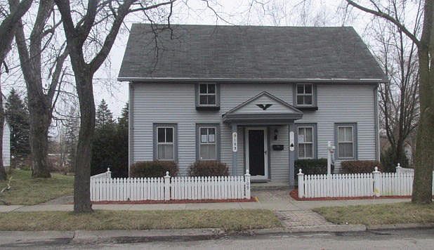 1st image of 109 Grand Ave