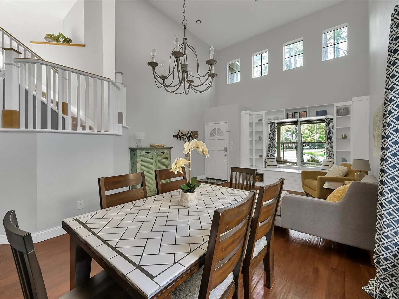 4 bed, 2.5 bath, 2274 sqft, $4,000 — Photo 4