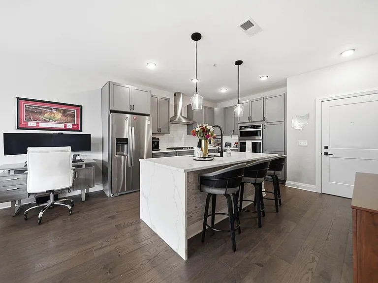 751 N 6th St #205 — Photo 2
