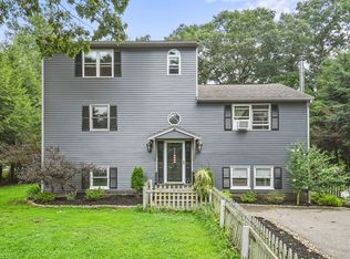 118 Peach St, Barre, MA 01005