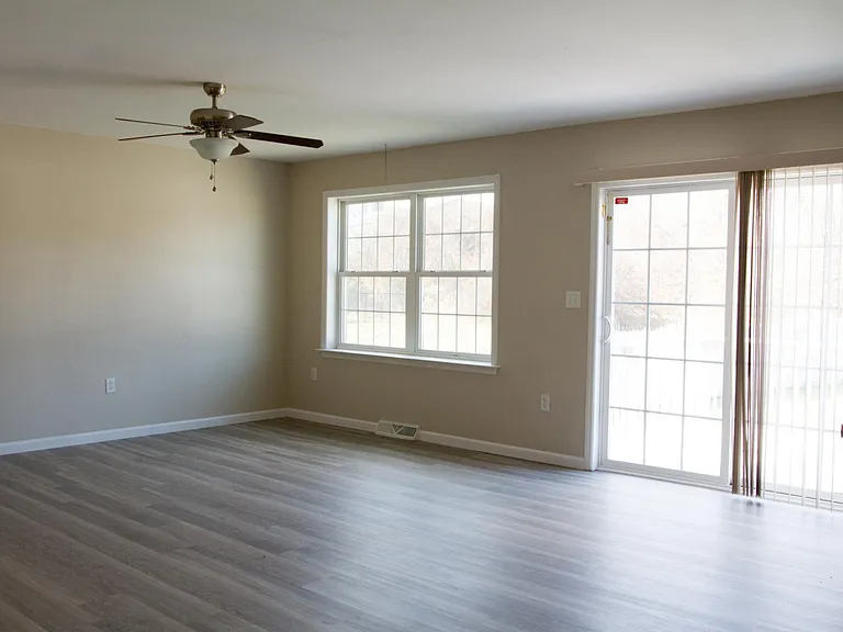 3900 Sheppard Dr — Photo 5