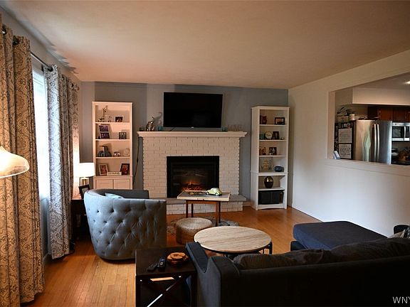 4th image of 135 Simsbury Dr