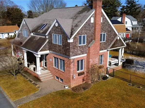 3 Sunset Dr, Barrington, RI 02806