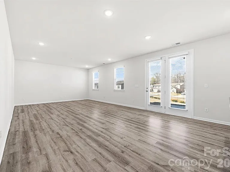 7024 Maple Run Cir — Photo 21