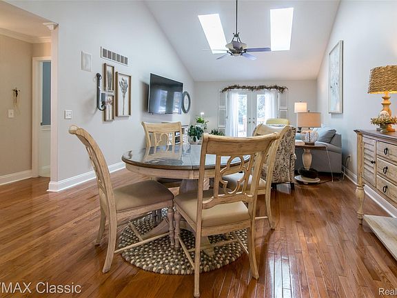 4th image of 4655 Summer Ridge Dr #17