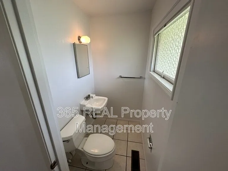 2446 25th Ave — Photo 12
