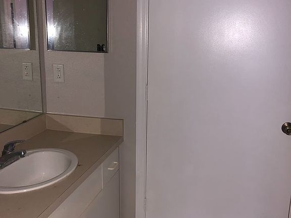 3rd image of 5542 Metrowest Blvd #7-204