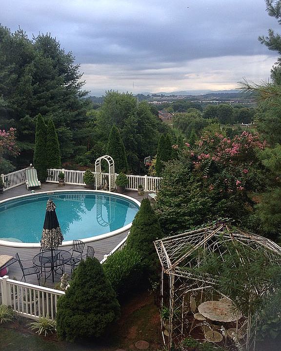 1st image of 3341 Berkshire Cir