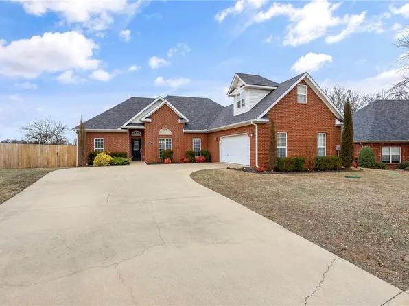1223 Lexington Cir, Springdale, AR 72762