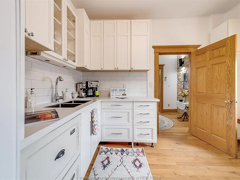 961 Ouellette Ave #2 — Photo 27