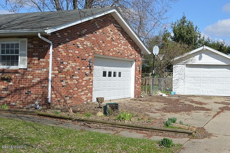 2nd image of 15082 River Heights Rd