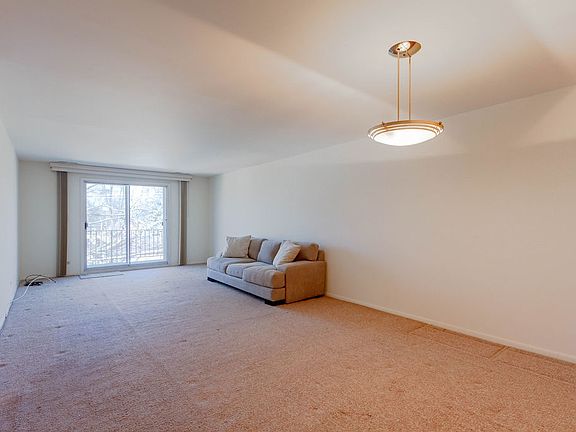 5th image of 6020 Lincoln Ave Unit 303