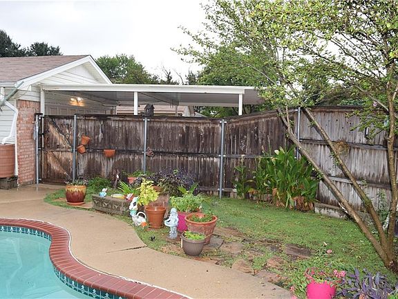 3rd image of 2238 Briarmeadow Dr