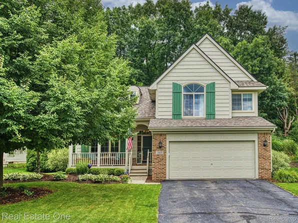 2613 Hilltop Ln, Howell, MI 48843