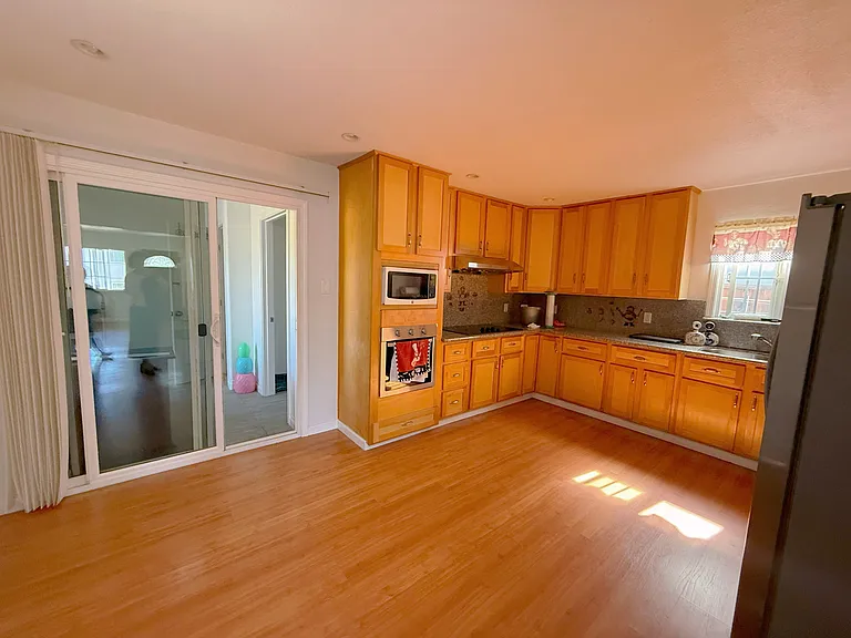 2641 Acorn St — Photo 2