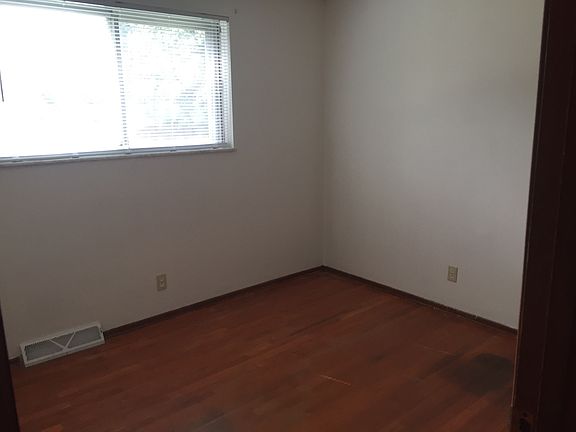 2nd image of 534 Leacrest Pl W