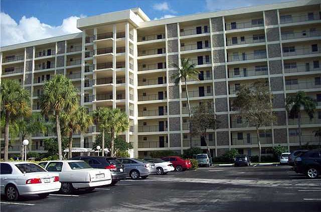 1st image of 3200 N Palm Aire Dr APT 403