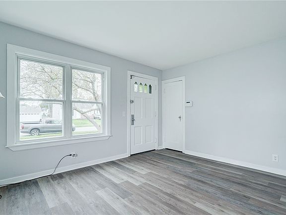 5th image of 208 Chesterton Rd