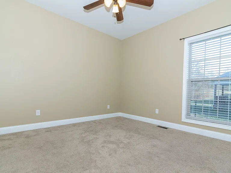 114 Lowball Ln — Photo 35
