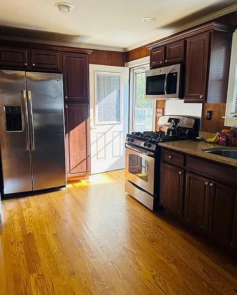 43 Totten Pl — Photo 6